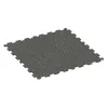 Fitnes Podlaga Kompakt von WARCO im Farbdesign Temno sivi granit mit den Abmessungen 970 x 970 x 8 mm | 0,94 m. Produktfoto von Artikel 1019 in der Aufsicht von schräg vorne.