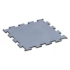 Fitness Performance Elite gumijasta talna obloga za fitnes von WARCO im Farbdesign Meglenosiva mit den Abmessungen 100 x 100 x 2 cm | 1,00 m². Produktfoto von Artikel 6150 in der Aufsicht von schräg vorne.