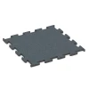 Fitness Performance Elite gumijasta talna obloga za fitnes von WARCO im Farbdesign Praprotno zelena mit den Abmessungen 50 x 50 x 1,5 cm | 0,25 m². Produktfoto von Artikel 6165 in der Aufsicht von schräg vorne.