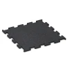 Fitness Performance Elite gumijasta talna obloga za fitnes von WARCO im Farbdesign Rahlo rdeče posuta mit den Abmessungen 50 x 50 x 1,5 cm | 0,25 m². Produktfoto von Artikel 3769 in der Aufsicht von schräg vorne.