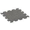 Gumijasta podloga za agility von WARCO im Farbdesign Temnosivi granit mit den Abmessungen 98 x 98 × 1,8 cm. Produktfoto von Artikel 6805 in der Aufsicht von schräg vorne.