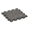 Gumijaste ploščice za balkon von WARCO im Farbdesign Temnosivi granit mit den Abmessungen 30 x 30 x 1,8 cm. Produktfoto von Artikel 6814 in der Aufsicht von schräg vorne.