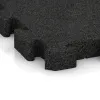 Detailaufnahme der Randausprägung von WARCO-Produkt 4085, Paddockmatte, Format 500 x 500 x 50 mm, Farbe Antracit.