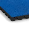 Detailaufnahme der Randausprägung von WARCO-Produkt 5530, Varnostna gumijasta plošča za otroška igrišča 4,5 cm - EN 1177 ≤ 135 cm, Format 500 x 500 x 45 mm, Farbe Chagall modra.