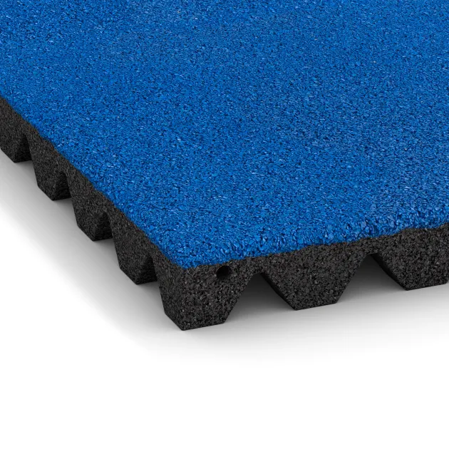 Detailaufnahme der Randausprägung von WARCO-Produkt 5530, Varnostna gumijasta plošča za otroška igrišča 4,5 cm - EN 1177 ≤ 135 cm, Format 500 x 500 x 45 mm, Farbe Chagall modra.
