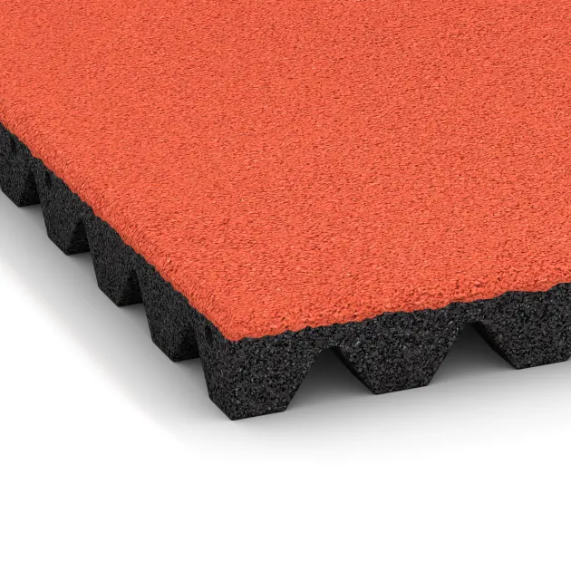 Detailaufnahme der Randausprägung von WARCO-Produkt 0638, Gumijasta varovalna plošča za otroška igrišča, Format 500 x 500 x 45 mm, Farbe Svetlo rdeče-oranžna.