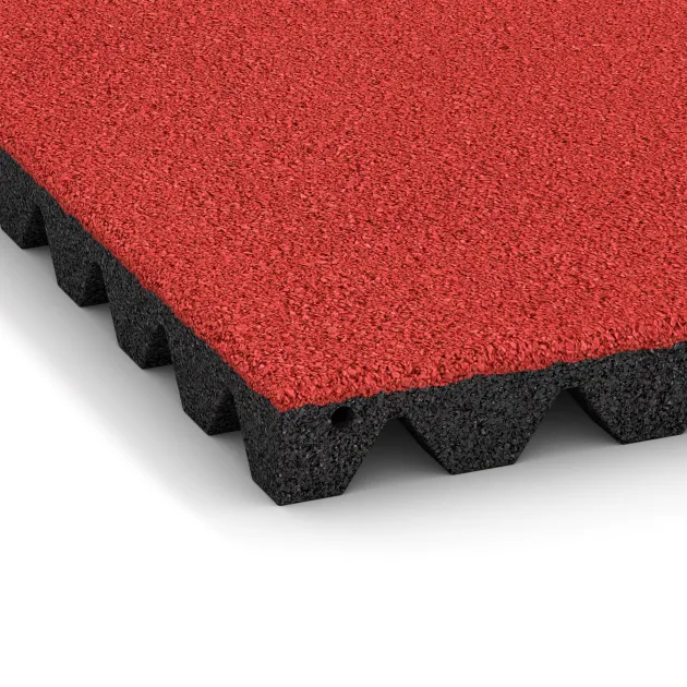 Detailaufnahme der Randausprägung von WARCO-Produkt 5540, Varnostna gumijasta plošča za otroška igrišča 4,5 cm - EN 1177 ≤ 135 cm, Format 500 x 500 x 45 mm, Farbe Rdeča Vrtnica.