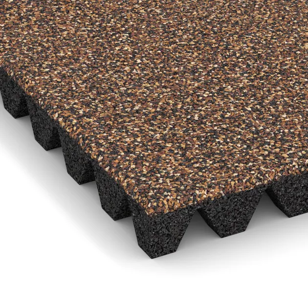 Detailaufnahme der Randausprägung von WARCO-Produkt 5360, Gumijasta varovalna plošča za otroška igrišča, Format 500 x 500 x 50 mm, Farbe Losa in Koren.