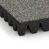 Detailaufnahme der Randausprägung von WARCO-Produkt 5367, Gumijasta varovalna plošča za otroška igrišča, Format 500 x 500 x 80 mm, Farbe Siv granit.