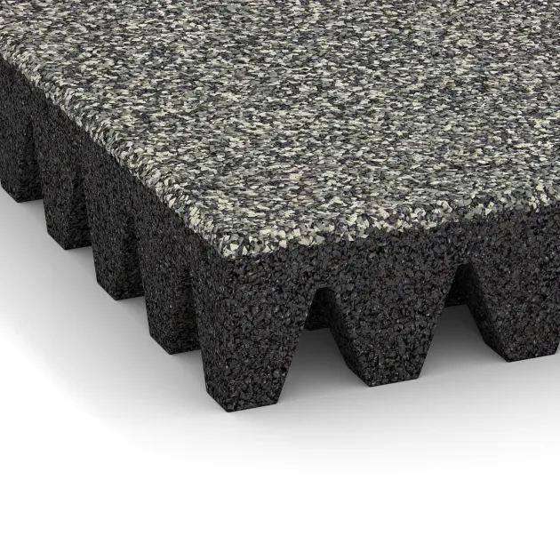 Detailaufnahme der Randausprägung von WARCO-Produkt 5367, Gumijasta varovalna plošča za otroška igrišča, Format 500 x 500 x 80 mm, Farbe Siv granit.