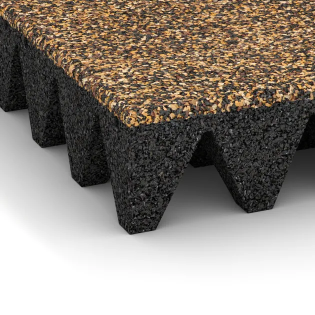 Detailaufnahme der Randausprägung von WARCO-Produkt 3702, Gumijasta varovalna plošča za otroška igrišča, Format 500 x 500 x 100 mm, Farbe Maroko.