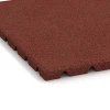Detailaufnahme der Randausprägung von WARCO-Produkt 3966, Gumijasta talna plošča za pse, Format 50 × 50 × 2,5 cm, Farbe Opečno rdeča.