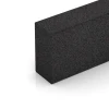 Detailaufnahme der Randausprägung von WARCO-Produkt 7028, Stopnica iz gumnega granulata, Format 100 x 30 x 15 cm, Farbe Antracit.