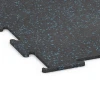 Detailaufnahme der Randausprägung von WARCO-Produkt 6457, Fitnes talna obloga Kompakt, Format 50 × 50 × 0,8 cm, Farbe Rahlo Modro Posuto.