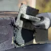 Detailaufnahme der Randausprägung von WARCO-Produkt 0017, ALLESDICHT – Gumijasti premaz iz vedra, Format 25 kg | 7,6 m², Farbe Črna.