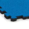 Detailaufnahme der Randausprägung von WARCO-Produkt 5437, Treppenbelag, Format 306 x 306 x 20 mm, Farbe Nebe modra.