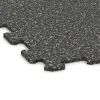 Detailaufnahme der Randausprägung von WARCO-Produkt 1019, Fitnes Podlaga Kompakt, Format 970 x 970 x 8 mm | 0,94 m, Farbe Temno sivi granit.
