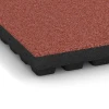 Detailaufnahme der Randausprägung von WARCO-Produkt 6140, Gumijasta varnostna plošča – 205 cm, Format 50 x 50 x 7 cm, Farbe Paradižnikovo rdeča.