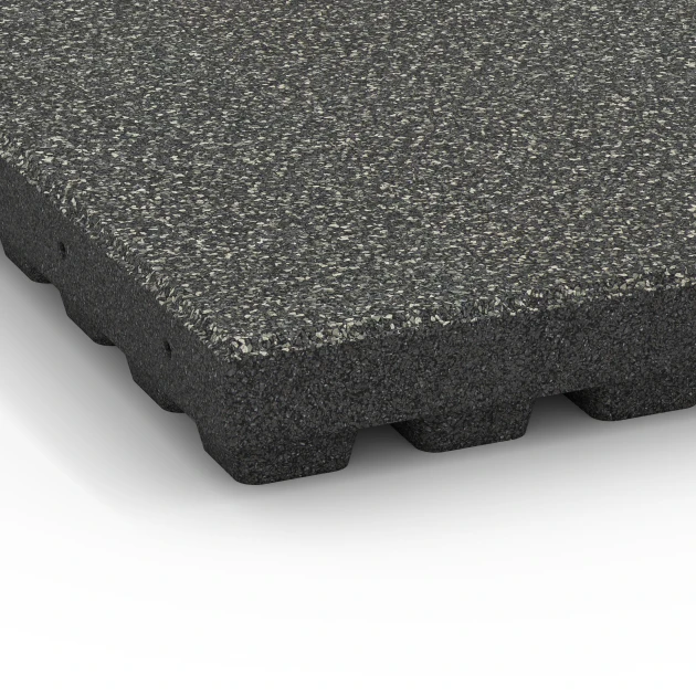 Detailaufnahme der Randausprägung von WARCO-Produkt 6440, Gumijasta varnostna plošča – 210 cm, Format 50 x 50 x 7 cm, Farbe Temnosivi granit.