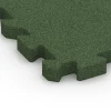 Detailaufnahme der Randausprägung von WARCO-Produkt 6982, Plošče za športna igrišča, Format 50 x 50 x 4 cm | 0,25 m², Farbe Travnato zelena.