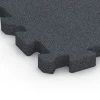 Detailaufnahme der Randausprägung von WARCO-Produkt 6983, Plošče za športna igrišča, Format 50 x 50 x 4 cm | 0,25 m², Farbe Skrilavosiva.