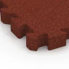Detailaufnahme der Randausprägung von WARCO-Produkt 6310, Puzzle plošča za otroška igrišča, Format 50 x 50 x 6 cm | 0,25 m², Farbe Opečno rdeča.