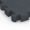 Detailaufnahme der Randausprägung von WARCO-Produkt 6408, Plošča za blaženje padcev – 220 cm, Format 50 x 50 x 6 cm | 0,25 m², Farbe Skrilavosiva.