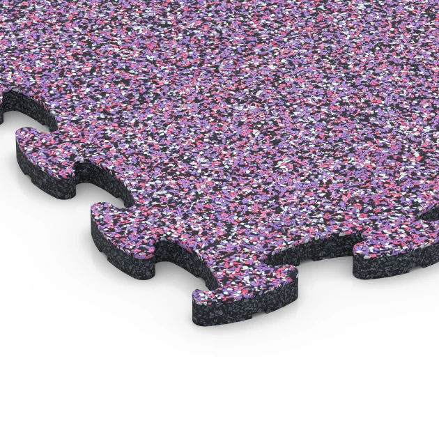 Detailaufnahme der Randausprägung von WARCO-Produkt 6756, Gumijaste plošče za igrišče, Format 44,6 x 44,6 x 1,8 cm, Farbe Levandula.