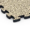 Detailaufnahme der Randausprägung von WARCO-Produkt 6937, Gumijasta zaščitna podloga, Format 44,6 x 44,6 × 2,8 cm, Farbe Travertin.