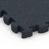 Detailaufnahme der Randausprägung von WARCO-Produkt 6965, Fitness Premium studijska podlaga Plus, Format 28,9 x 28,9 x 2,8 cm, Farbe Antracit.