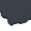 Detailaufnahme der Randausprägung von WARCO-Produkt 6969, Fitness Premium studijska podlaga Plus, Format 99 x 99 x 2,8 cm, Farbe Antracit.