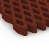 Detailaufnahme der Randausprägung von WARCO-Produkt 7013, Varnostna travna rešetka, Format 100 × 100 × 8 cm, Farbe Opečno rdeča.
