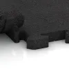 Großaufnahme vom Verbindungssystem von WARCO-Boden 3481 - Fitnes zaščitna podlaga HD im Farbdesign Antracit. Abmessungen 1000 x 1000 x 40 mm.