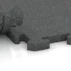 Großaufnahme vom Verbindungssystem von WARCO-Boden 3327 - Spiel-Bodenbelag im Farbdesign Lupkovosiva. Abmessungen 1000 x 1000 x 30 mm.