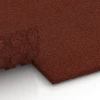 Großaufnahme vom Verbindungssystem von WARCO-Boden 6645 - Stallplatte im Farbdesign Opečno rdeča. Abmessungen 100 x 50 x 3 cm.