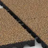 Großaufnahme vom Verbindungssystem von WARCO-Boden 5555 - Varnostna gumijasta plošča za otroška igrišča 4,5 cm - EN 1177 ≤ 135 cm im Farbdesign Maroko. Abmessungen 500 x 500 x 45 mm.