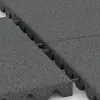 Großaufnahme vom Verbindungssystem von WARCO-Boden 5527 - Varnostna gumijasta plošča za otroška igrišča 4,5 cm - EN 1177 ≤ 140 cm im Farbdesign Lupkovosiva. Abmessungen 500 x 500 x 45 mm.