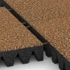 Großaufnahme vom Verbindungssystem von WARCO-Boden 5615 - Varnostna gumijasta plošča za otroška igrišča 8 cm - EN 1177 ≤ 215 cm im Farbdesign Terra Cotta. Abmessungen 500 x 500 x 80 mm.