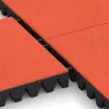 Großaufnahme vom Verbindungssystem von WARCO-Boden 5608 - Varnostna gumijasta plošča za otroška igrišča 8 cm - EN 1177 ≤ 215 cm im Farbdesign Svetlo rdeče-oranžna. Abmessungen 500 x 500 x 80 mm.