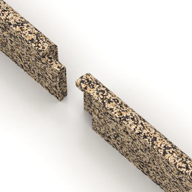 Großaufnahme vom Verbindungssystem von WARCO-Boden 2249 - Podnožna letev im Farbdesign Travertin. Abmessungen 750 x 20 x 80 mm.