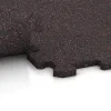 Großaufnahme vom Verbindungssystem von WARCO-Boden 0972 - Treppenbelag im Farbdesign Rahlo rdeče posuto. Abmessungen 485 x 485 x 16 mm | 0,235 m².