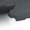 Großaufnahme vom Verbindungssystem von WARCO-Boden 6451 - Fitnes talna obloga Kompakt im Farbdesign Rahlo Modro Posuto. Abmessungen 100 × 100 × 0,8 cm.