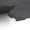Großaufnahme vom Verbindungssystem von WARCO-Boden 6452 - Fitnes talna obloga Kompakt im Farbdesign Rahlo sivo posuto. Abmessungen 100 × 100 × 0,8 cm.