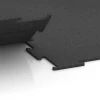 Großaufnahme vom Verbindungssystem von WARCO-Boden 6455 - Fitnes talna obloga Kompakt im Farbdesign Antracit. Abmessungen 50 × 50 × 0,8 cm.