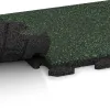 Großaufnahme vom Verbindungssystem von WARCO-Boden 1167 - Gehwegplatte im Farbdesign Angleška trava. Abmessungen 500 x 500 x 30 mm.