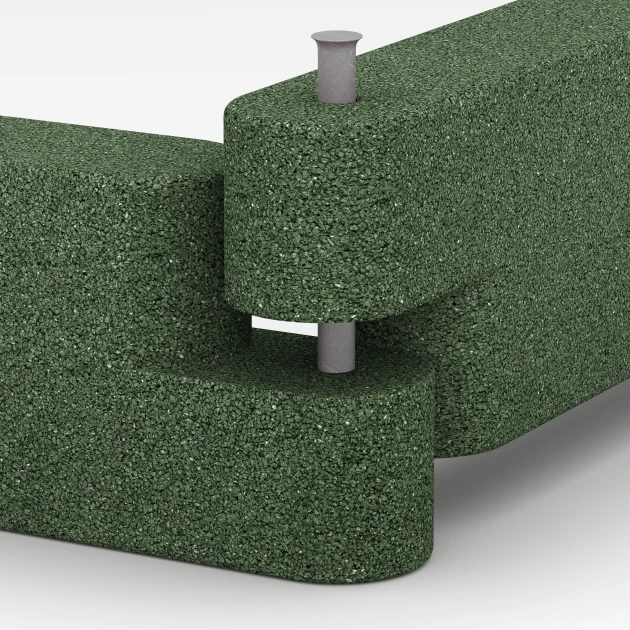 Großaufnahme vom Verbindungssystem von WARCO-Boden 6641 - Gumijasti robnik im Farbdesign Travnato zelena. Abmessungen 100 x 15 x 30 cm.