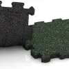 Großaufnahme vom Verbindungssystem von WARCO-Boden 5427 - Treppenbelag im Farbdesign Angleška trava. Abmessungen 306 x 306 x 20 mm.