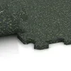 Großaufnahme vom Verbindungssystem von WARCO-Boden 1099 - Fitnes Podlaga Kompakt im Farbdesign Angleška trava. Abmessungen 970 x 970 x 16 mm | 0,94 m².