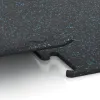 Großaufnahme vom Verbindungssystem von WARCO-Boden 3758 - Fitnes podlaga Fitness Performance Elite im Farbdesign Rahlo Modro Posuto. Abmessungen 1000 x 1000 x 15 mm.