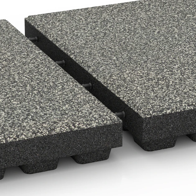 Großaufnahme vom Verbindungssystem von WARCO-Boden 6441 - Gumijasta varnostna plošča – 210 cm im Farbdesign Sivi granit. Abmessungen 50 x 50 x 7 cm.